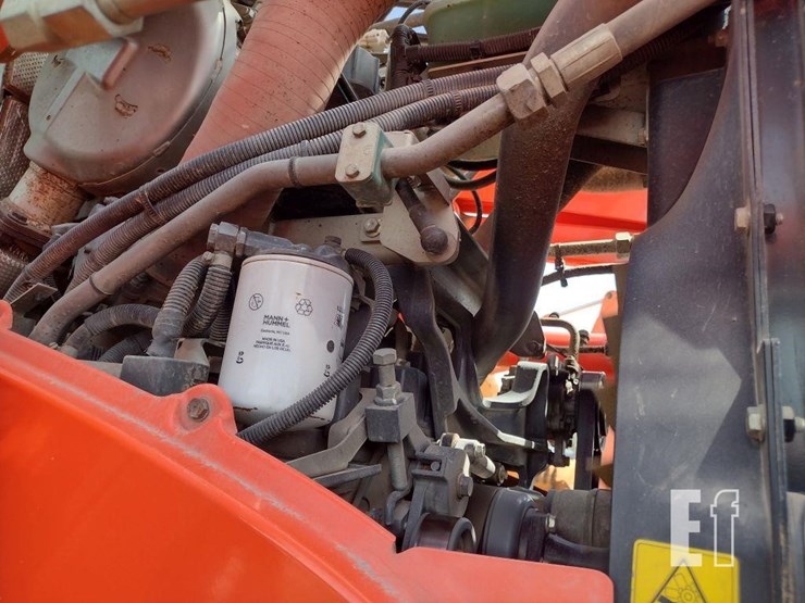 2021-kubota-m7-132-image-40