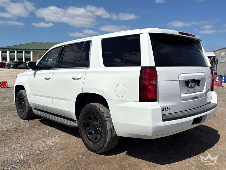 2016-chevrolet-tahoe-image-4
