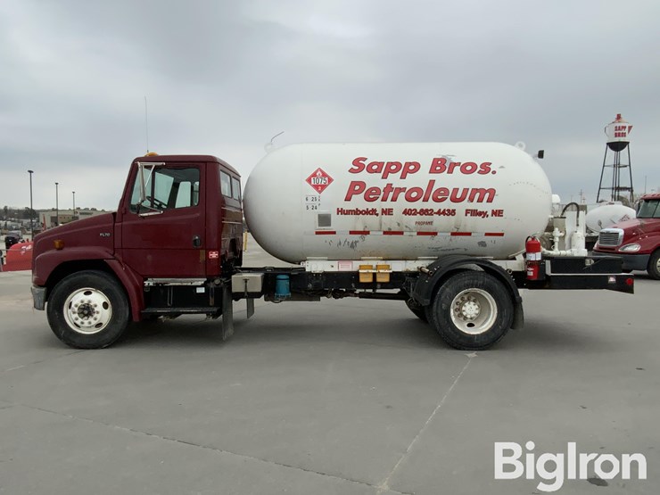 2001-freightliner-fl70-image-8