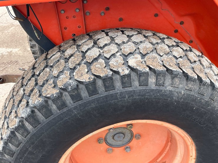 #4056-•-kubota-tractor-image-16