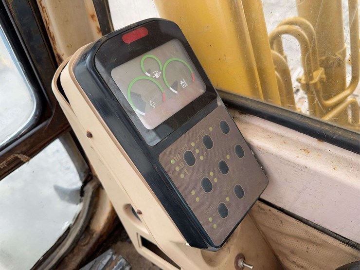 caterpillar-320l-image-30
