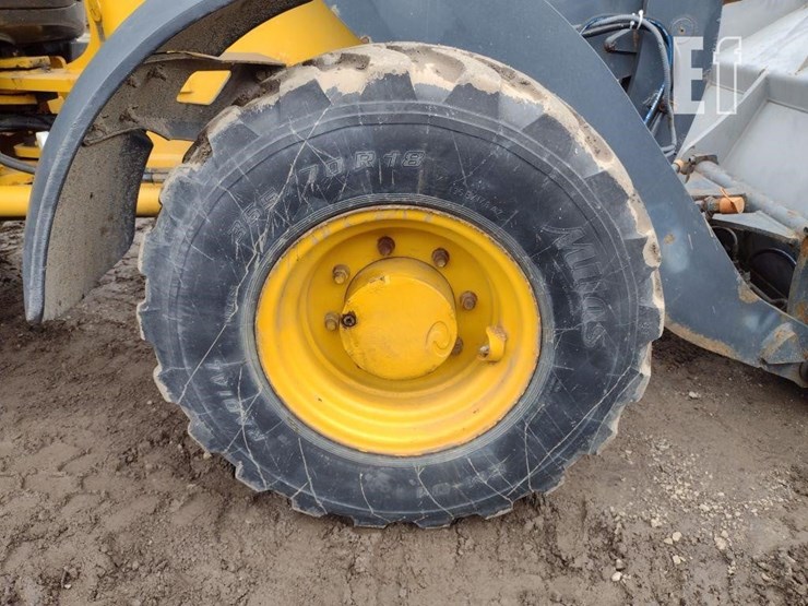 deere-204l-image-32