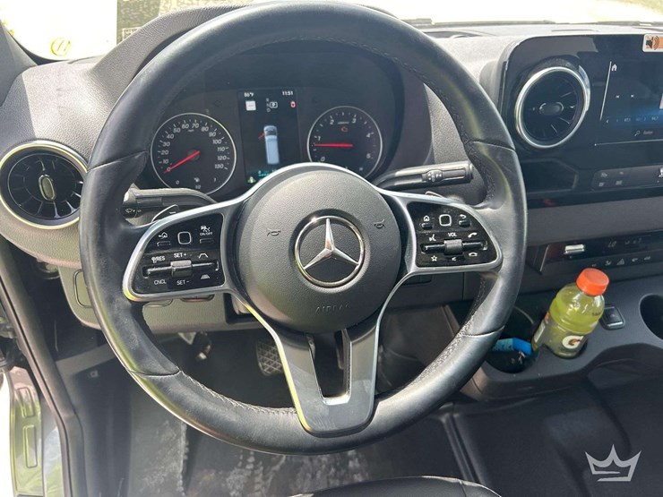 2021-mercedes-benz-sprinter-4500-image-11