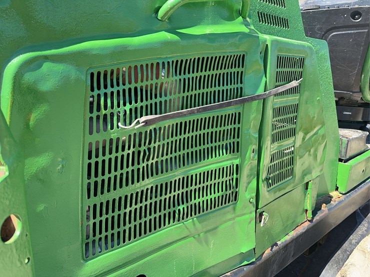 2017-john-deere-1910-image-21
