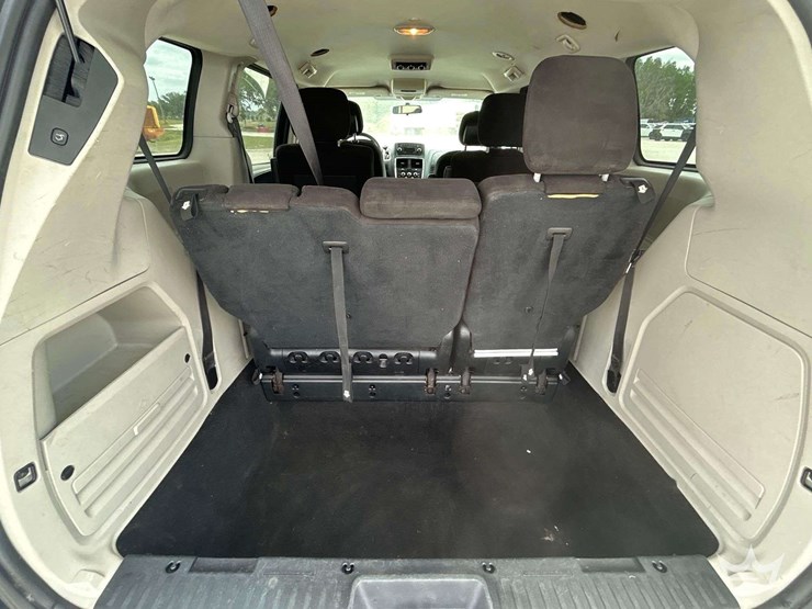 2016-dodge-grand-caravan-image-23