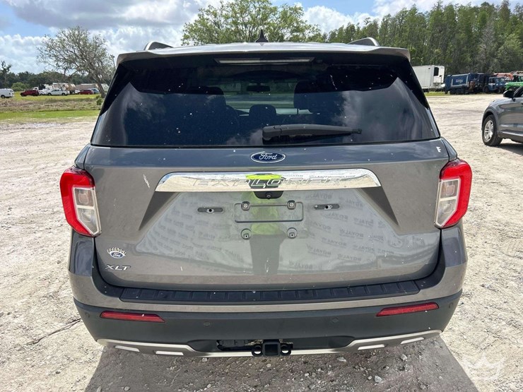2021-ford-explorer-image-32