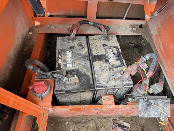 2011-doosan-dx225-lc-image-24