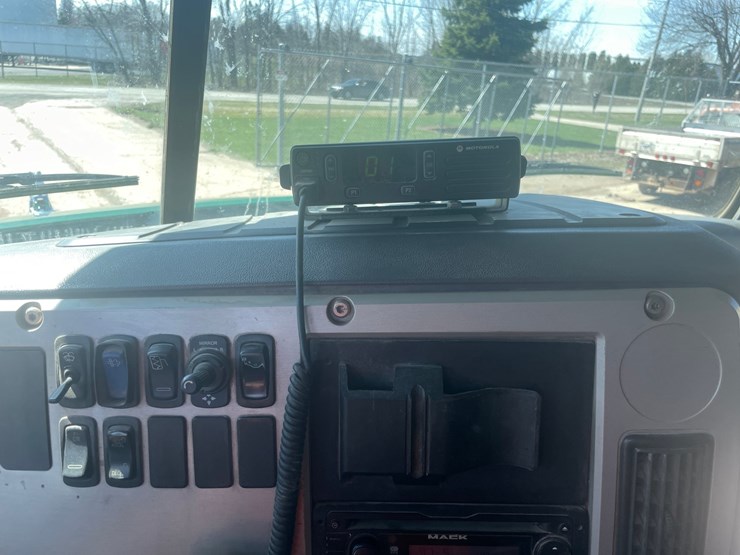 2013-mack-granite-104fr-image-100