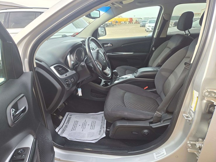 2013-dodge-journey-sxt-image-12