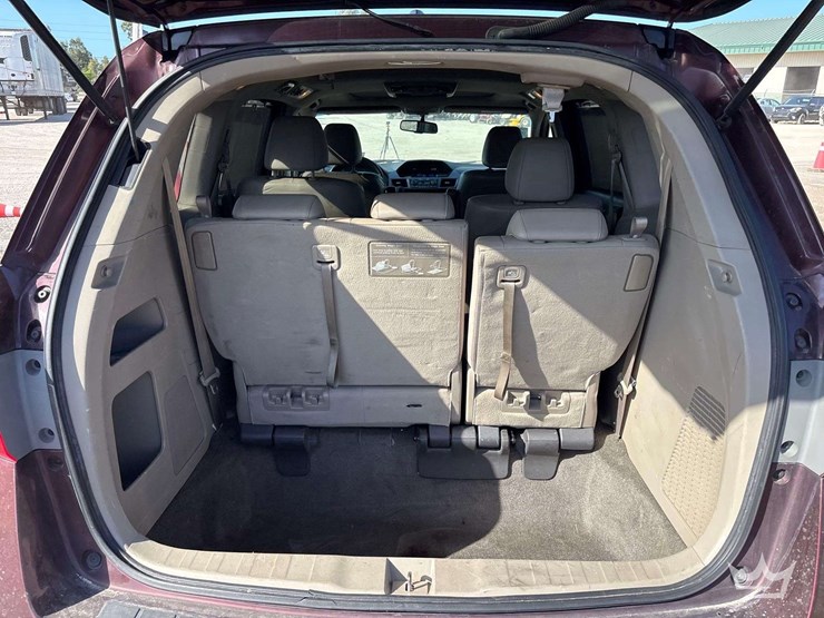 2013-honda-odyssey-image-16