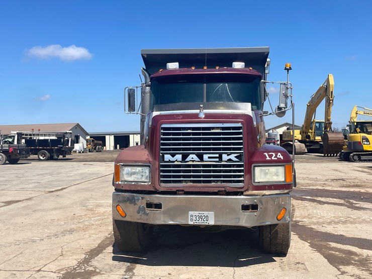 #4013-•-2000-quad-axle-mack-dump-truck-(has-wi-title)-image-2