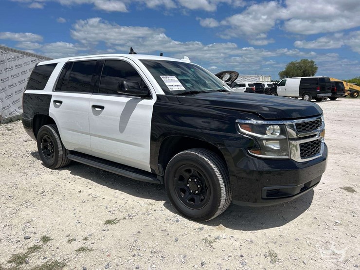 2018-chevrolet-tahoe-image-2