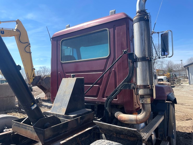#4013-•-2000-quad-axle-mack-dump-truck-(has-wi-title)-image-155