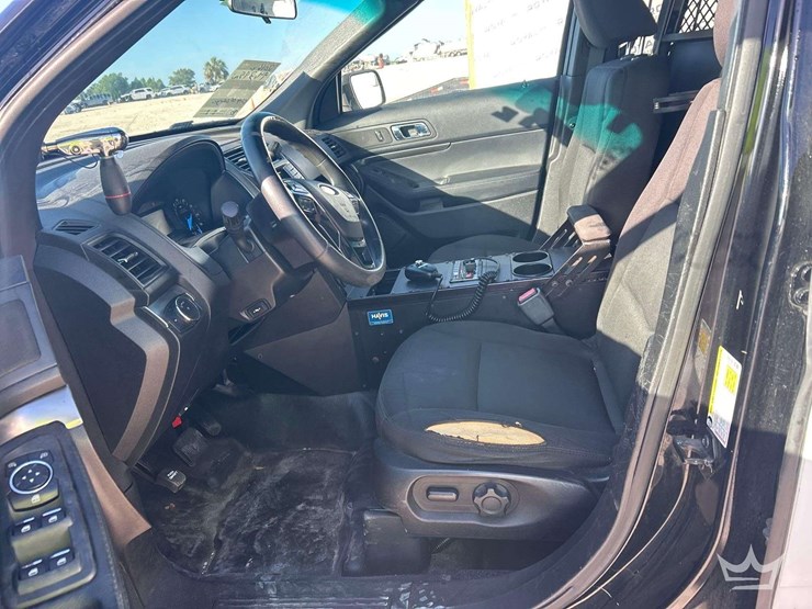 2016-ford-explorer-image-12