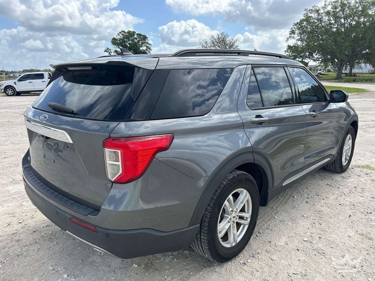 2023-ford-explorer-image-3