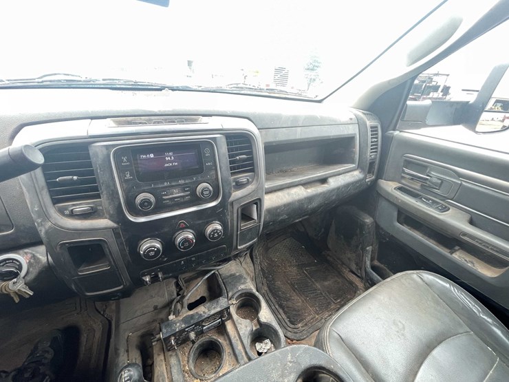 2015-dodge-ram-3500-image-109