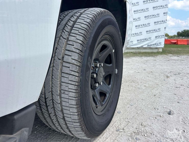 2018-chevrolet-tahoe-image-24