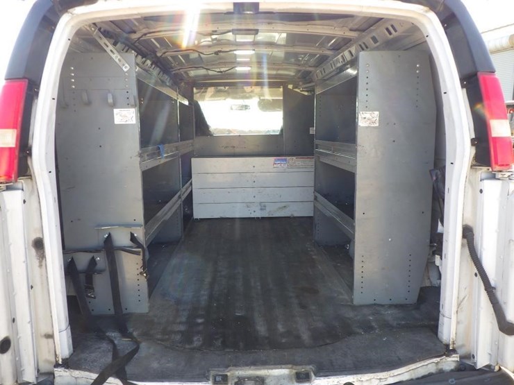 2016-chevrolet-express-2500-image-8