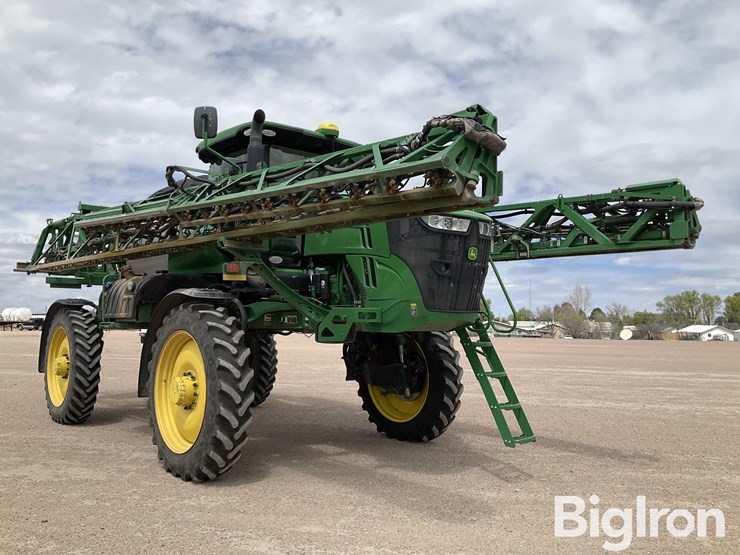 2019-john-deere-r4044-image-3