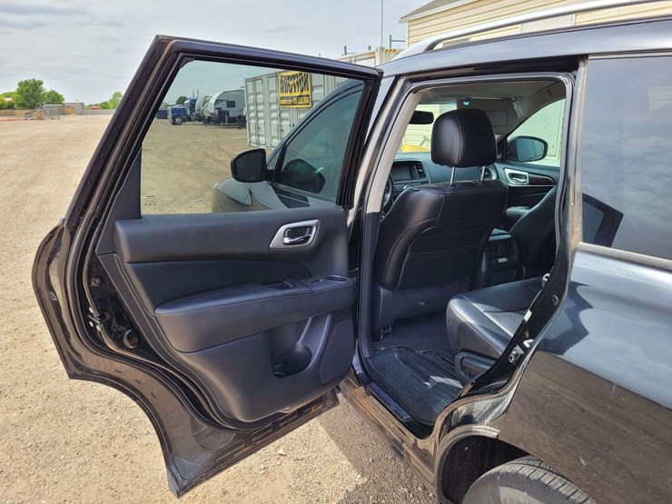 2013-nissan-pathfinder-image-10