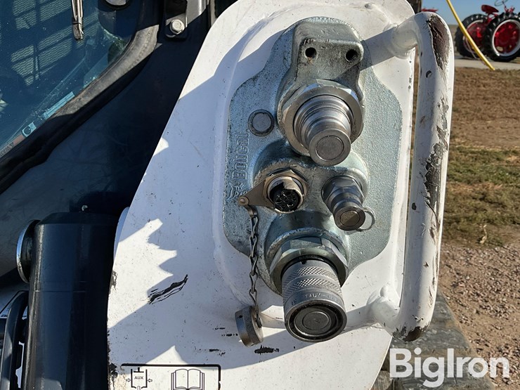 2018-bobcat-t740-image-15
