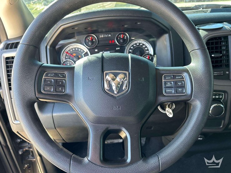 2022-ram-1500-classic-image-12