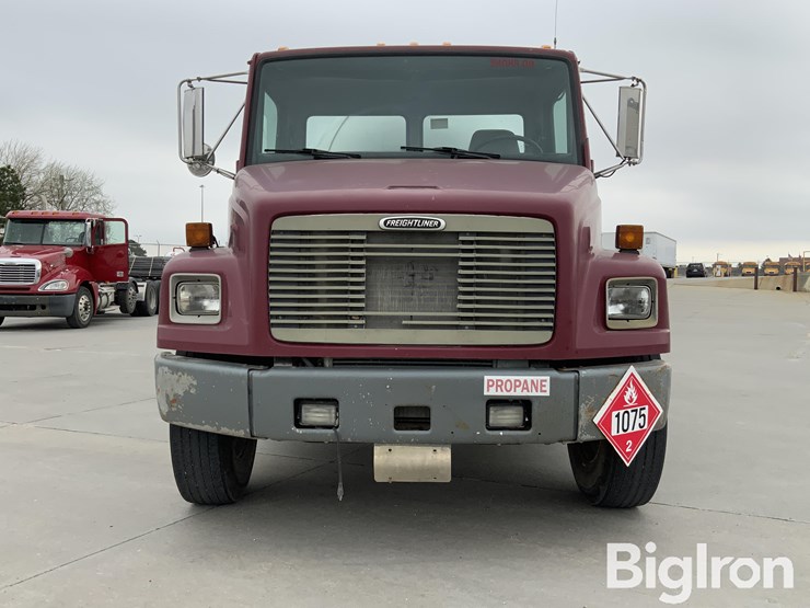 2001-freightliner-fl70-image-2