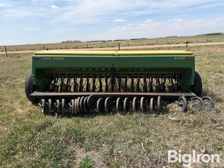john-deere-8300-image-6