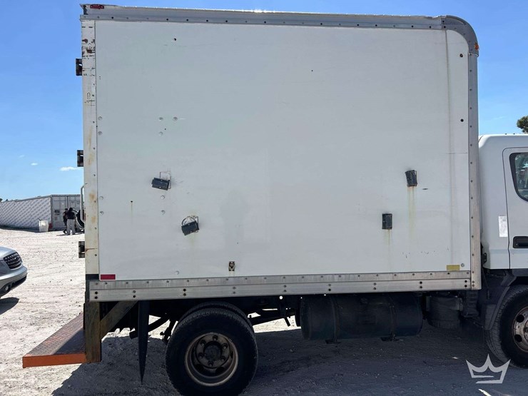 2007-mitsubishi-fuso-fe84d-image-18