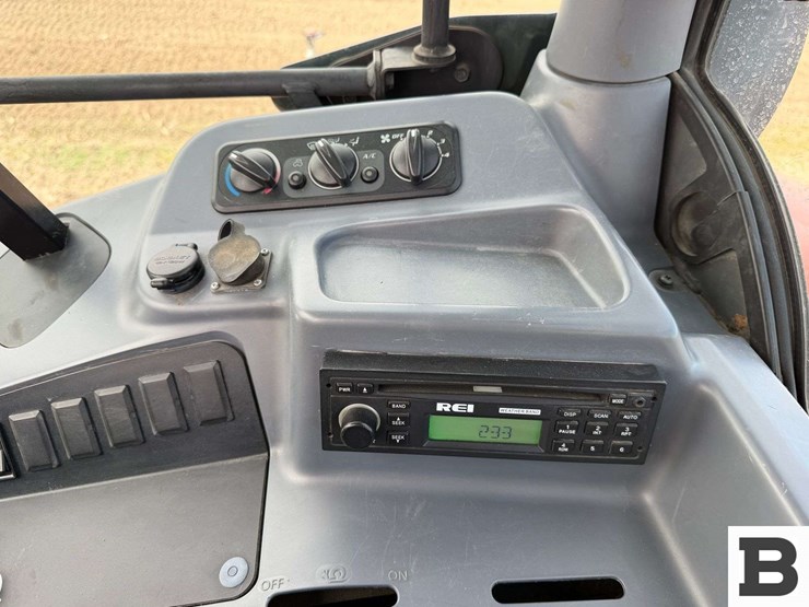2013-kubota-m110gx-image-62