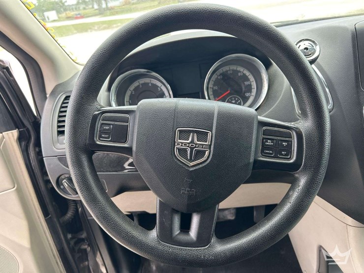 2016-dodge-grand-caravan-image-13