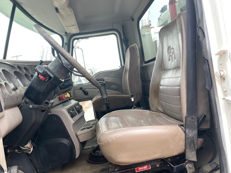 #4030-•-2005-mack-tractor-unit-18-image-83