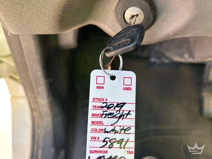 2019-freightliner-m2-106-image-33