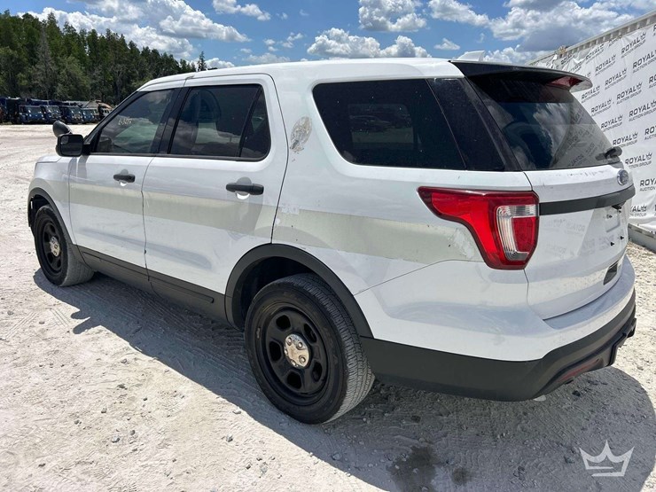 2017-ford-explorer-image-4