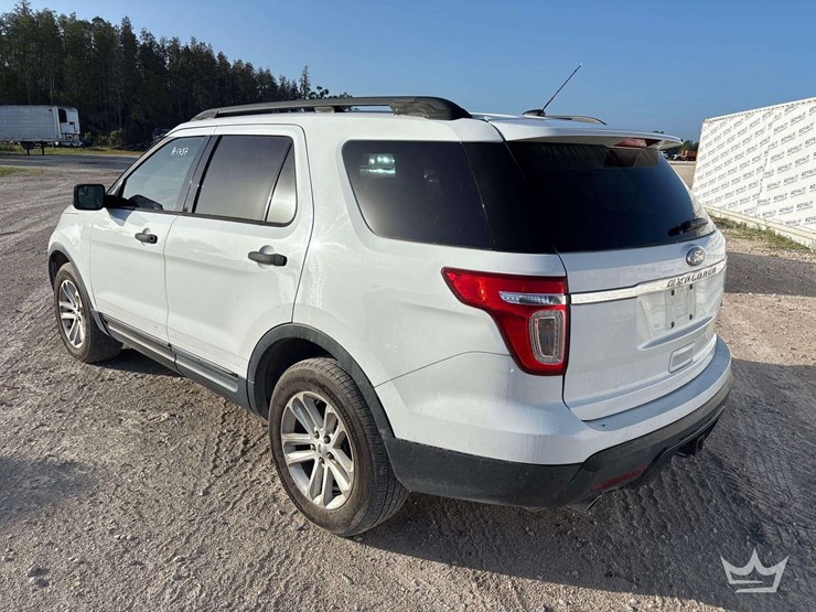 2015-ford-explorer-image-4