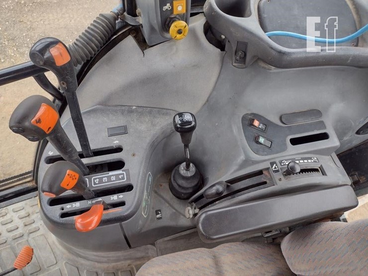 new-holland-ts100-image-10