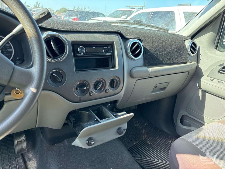 2005-ford-expedition-image-18