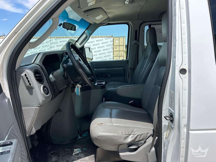 2011-ford-e250-image-11