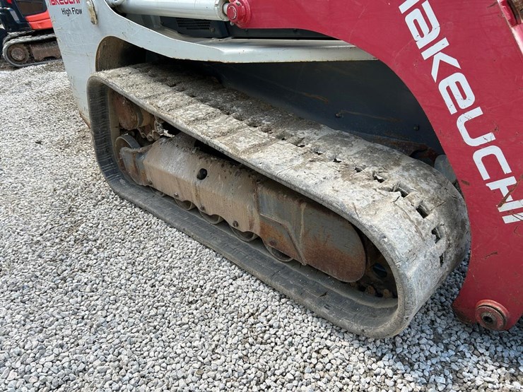 2017-takeuchi-tl12r2-image-12