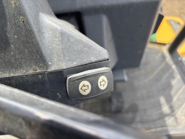2019-deere-310l-ep-image-37