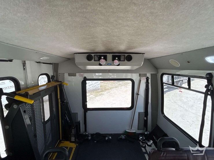 2015-ford-e450-image-24
