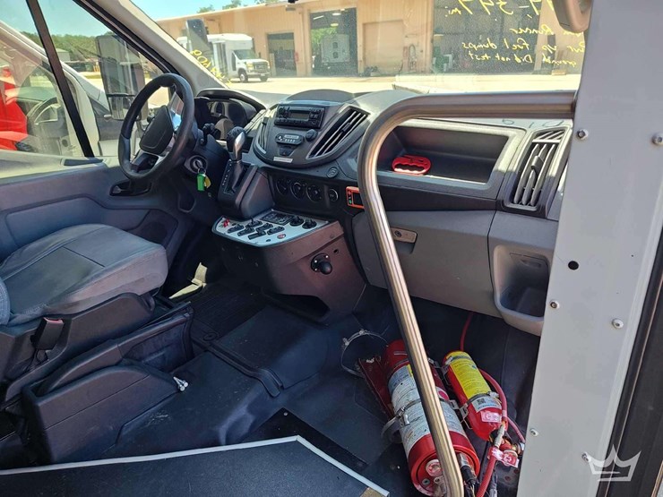 2019-ford-transit-image-15