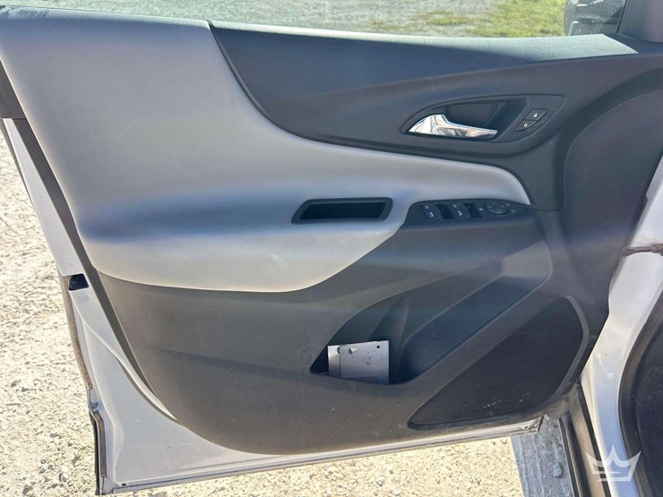 2021-chevrolet-equinox-image-11