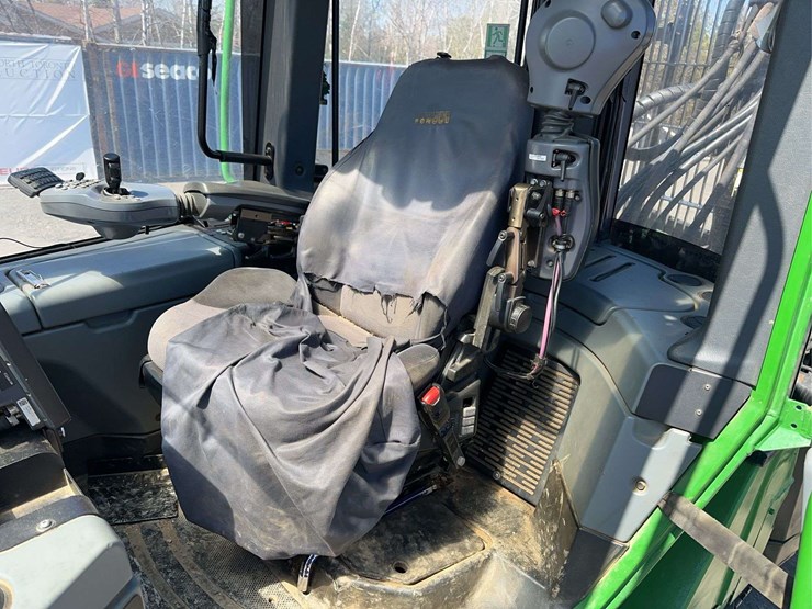2017-john-deere-1910-image-23