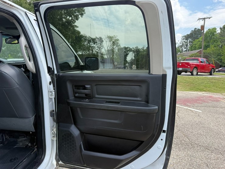 2016-dodge-1500-image-27