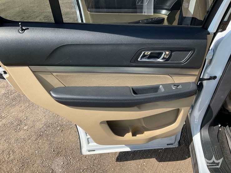 2017-ford-explorer-image-18