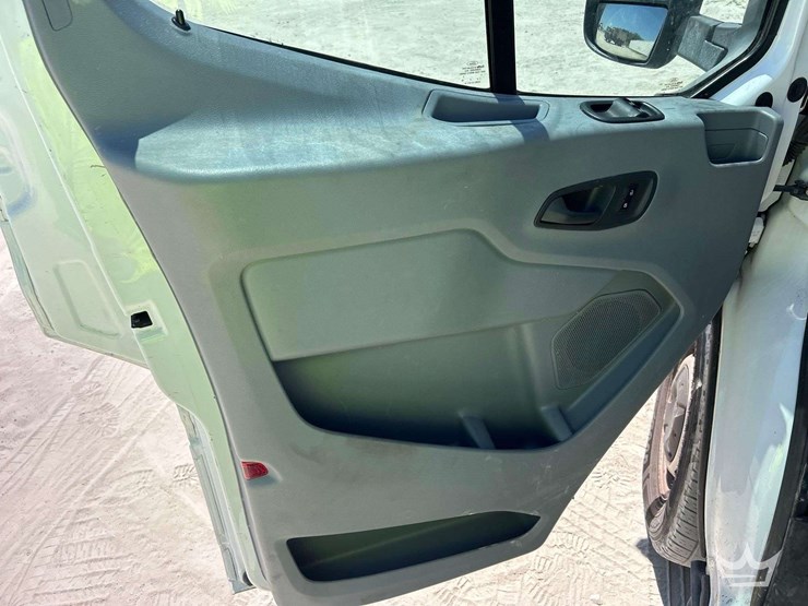 2017-ford-transit-image-10