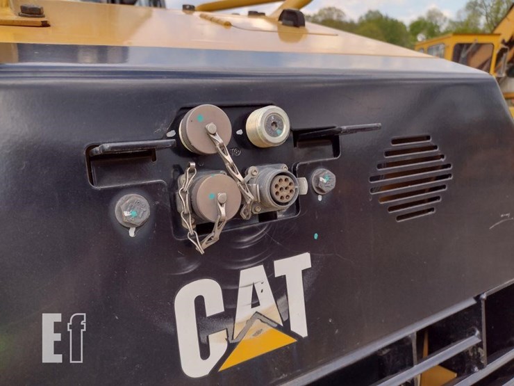 2019-caterpillar-d6k2-xl-image-28
