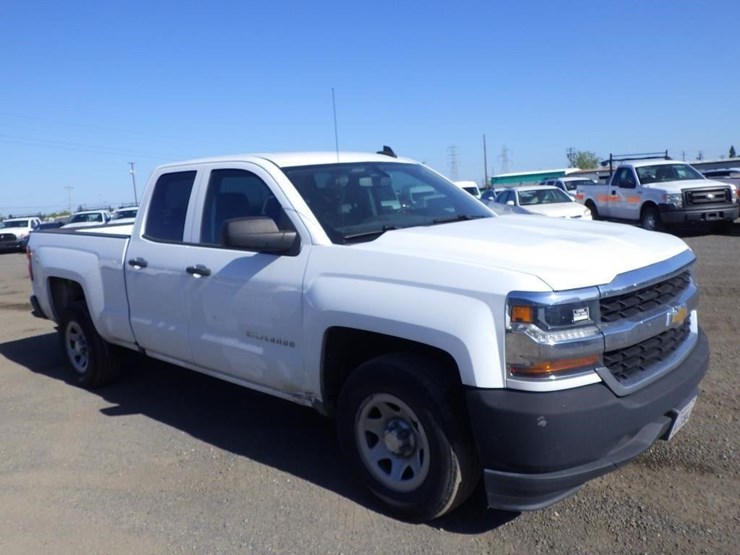 2018-chevrolet-1500-image-2