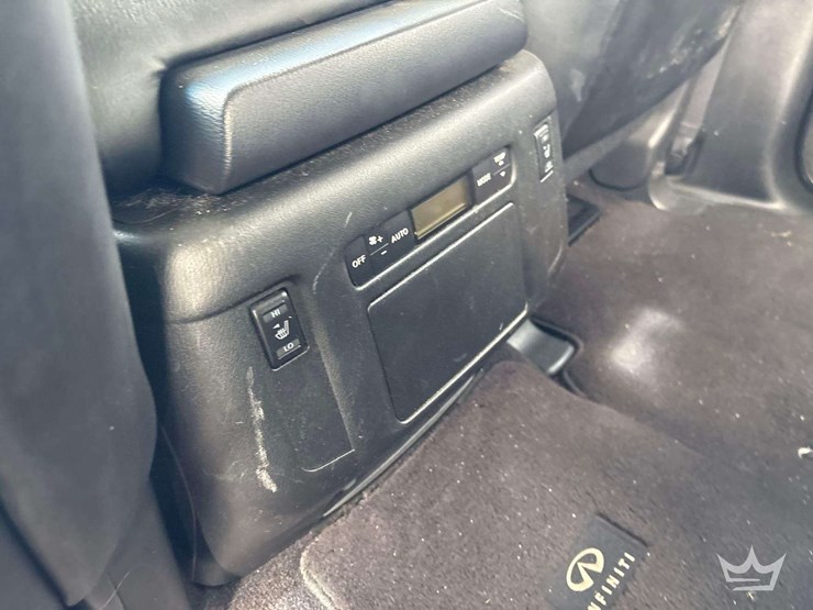 2012-infiniti-qx56-image-27